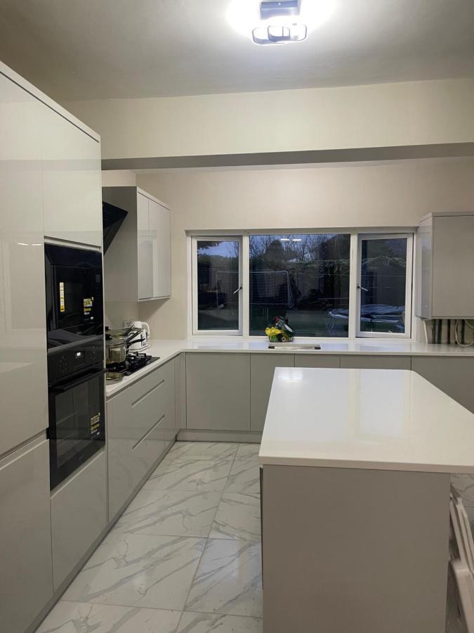 One Bedroom In Spacious Bungalow, Free Parking & Private Entrance Edimburgo Exterior foto